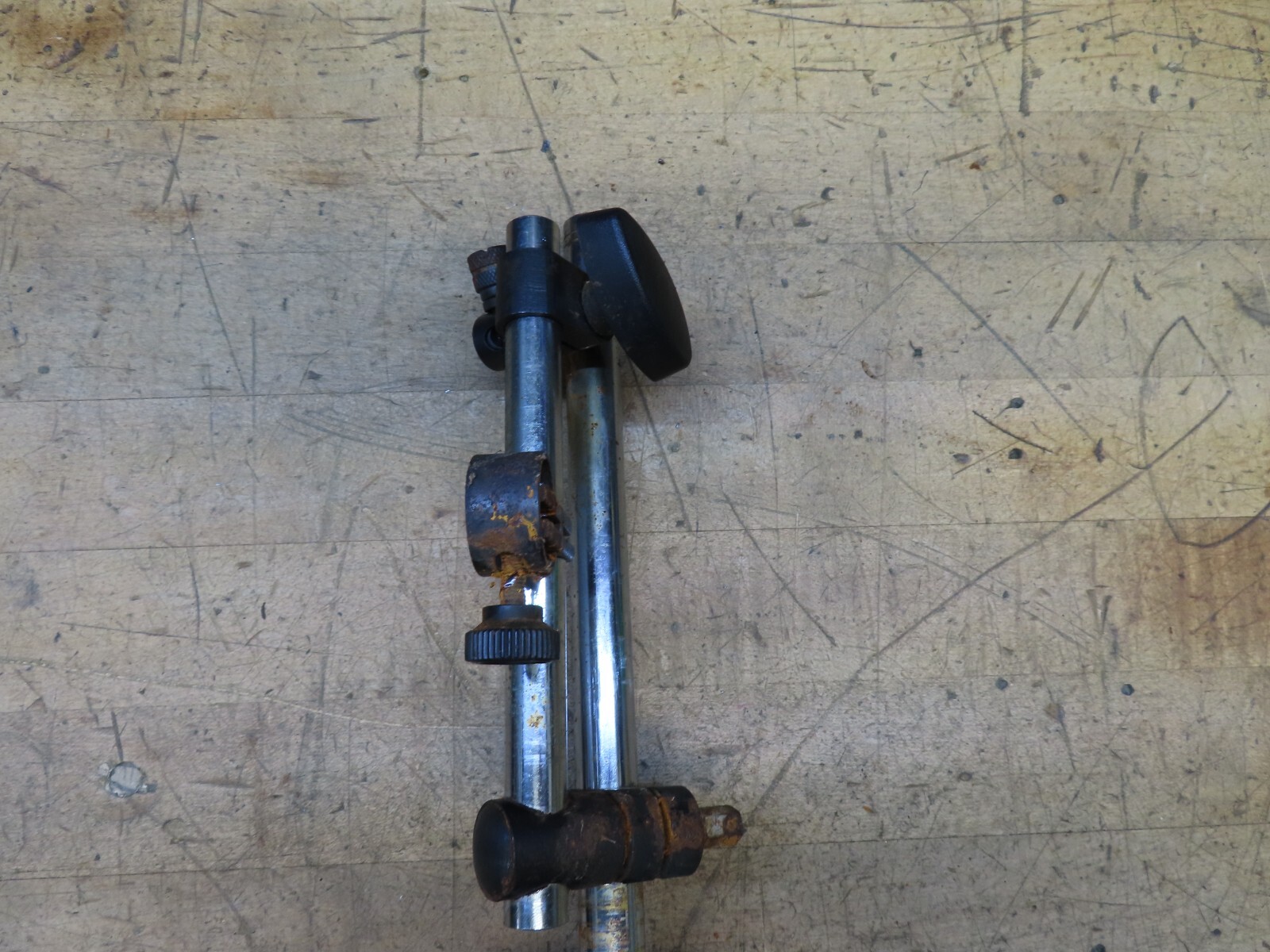 Taiwan on/off magnetic indicator base & fine adjust rods (@D63)