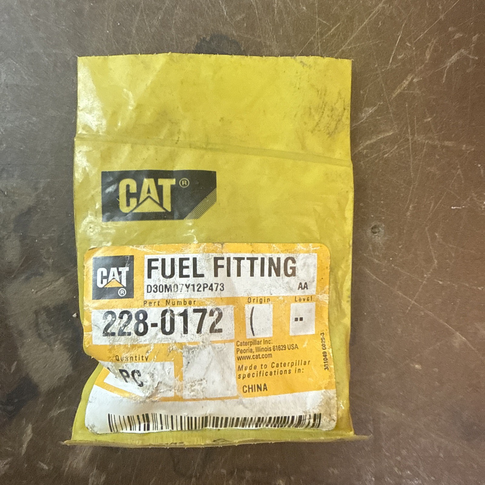 CAT FITTING - FUEL FITTING  GENUINE Caterpillar 228-0172 2280172