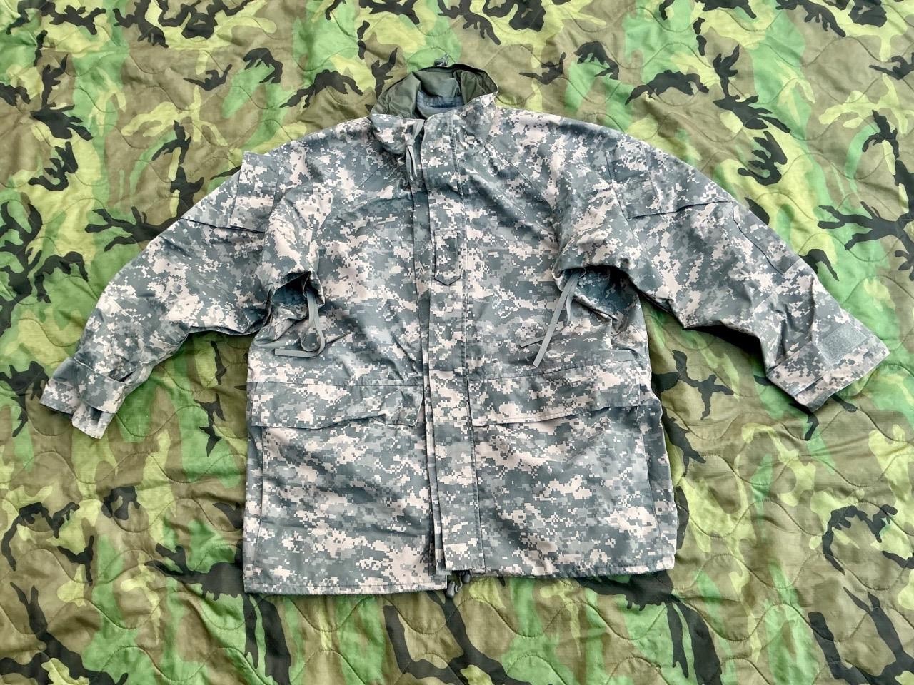Army Military Surplus ACU Universal Camouflage Cold Weather Parka Jacket LARGE