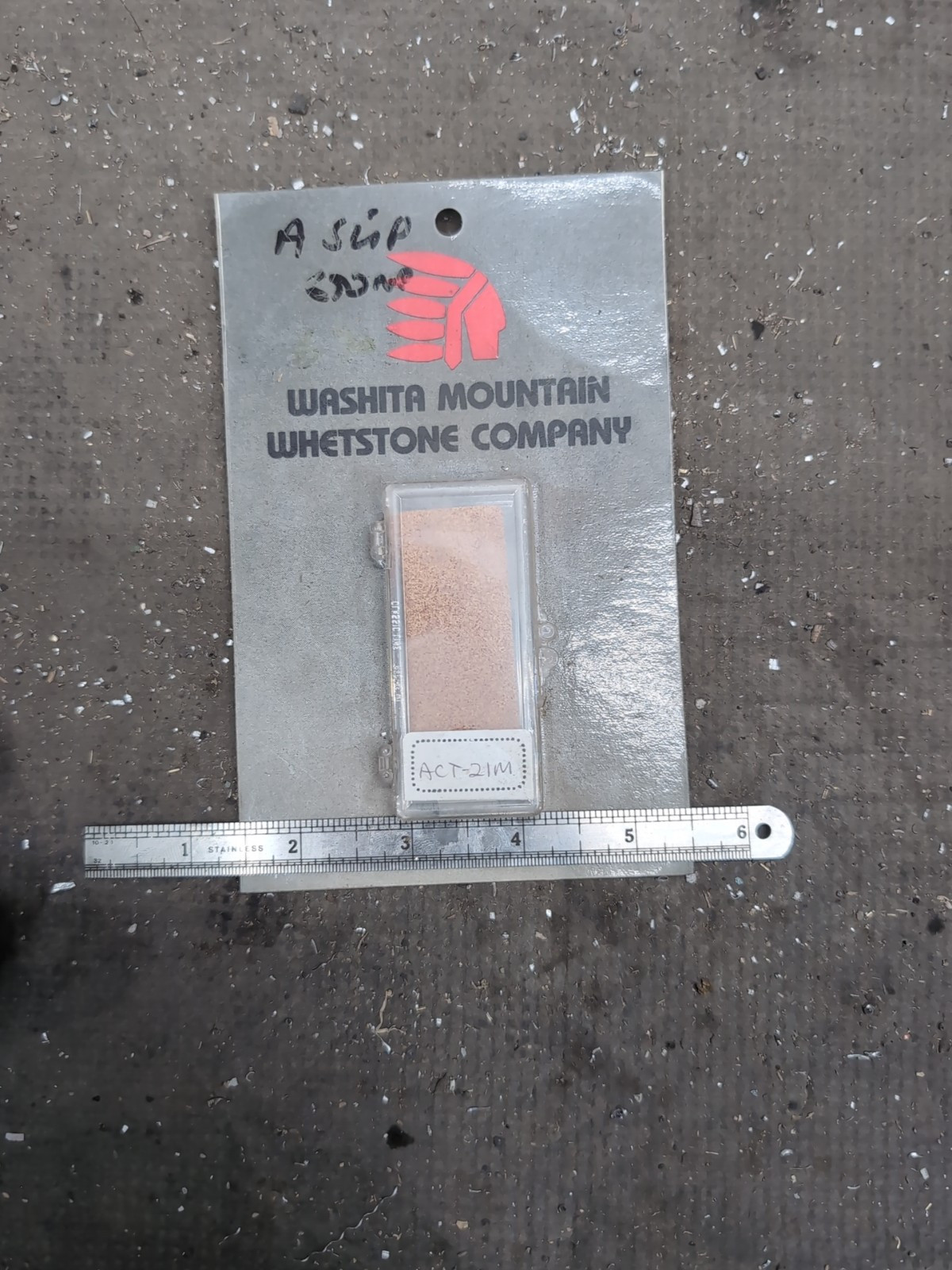 NOS washita mountain whetstone company act-21m red slip stone 2 1/4" x 1" x 1/4"