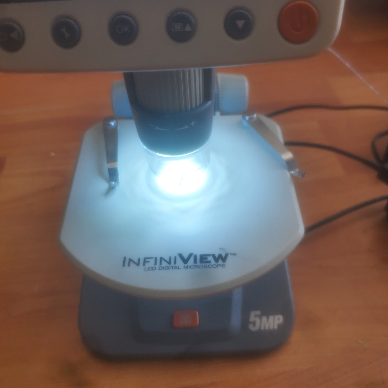 Celestron 44360 Infiniview LCD Digital Microscope