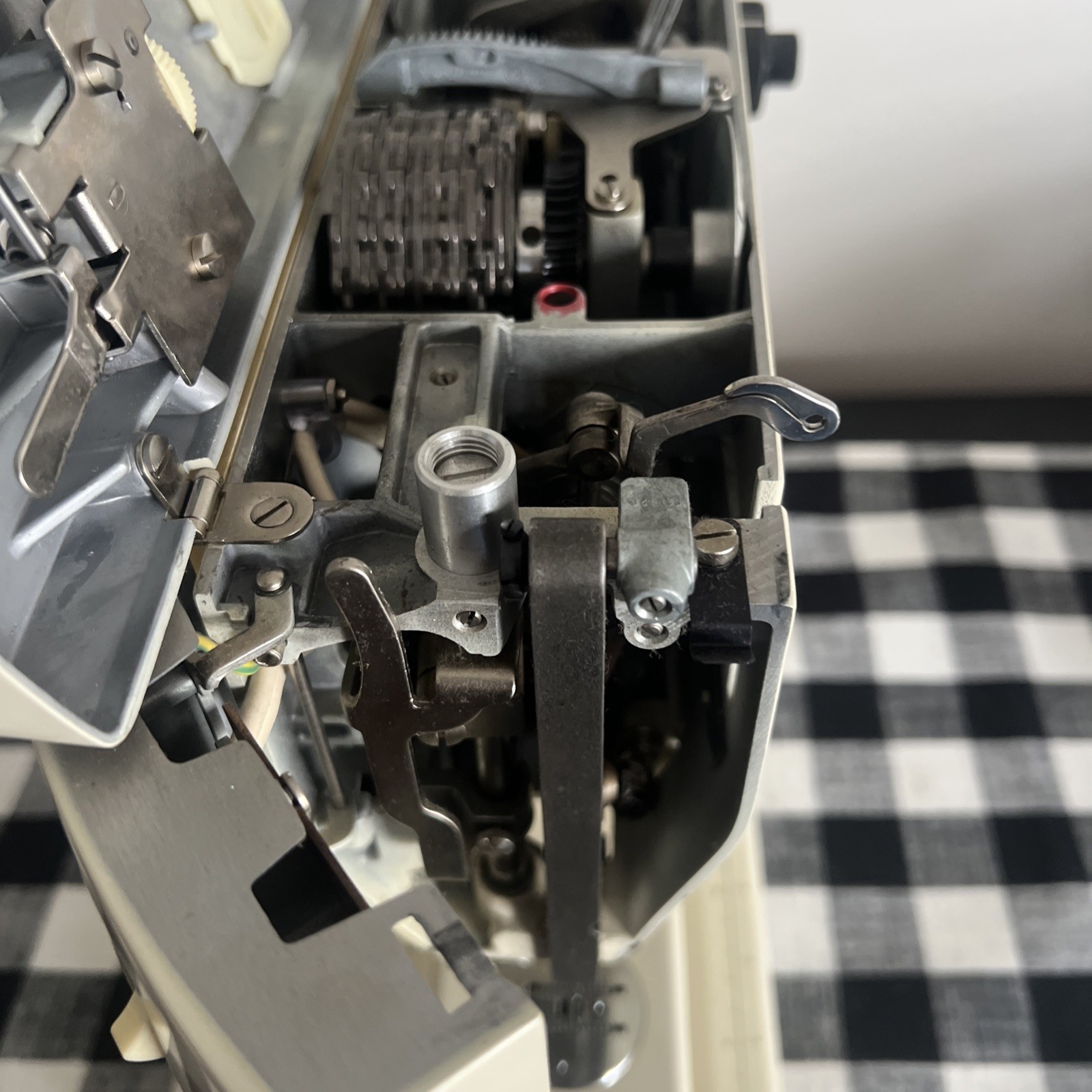 *Bernina *830 Record Sewing Machine *Case *Accessories *Extension Table *Pedal