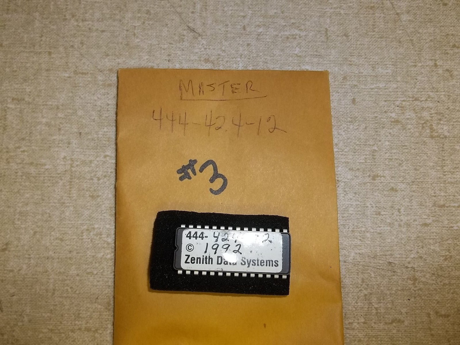 Zenith Data Systems 444-424-12 Pin Chip *FREE SHIPPING*