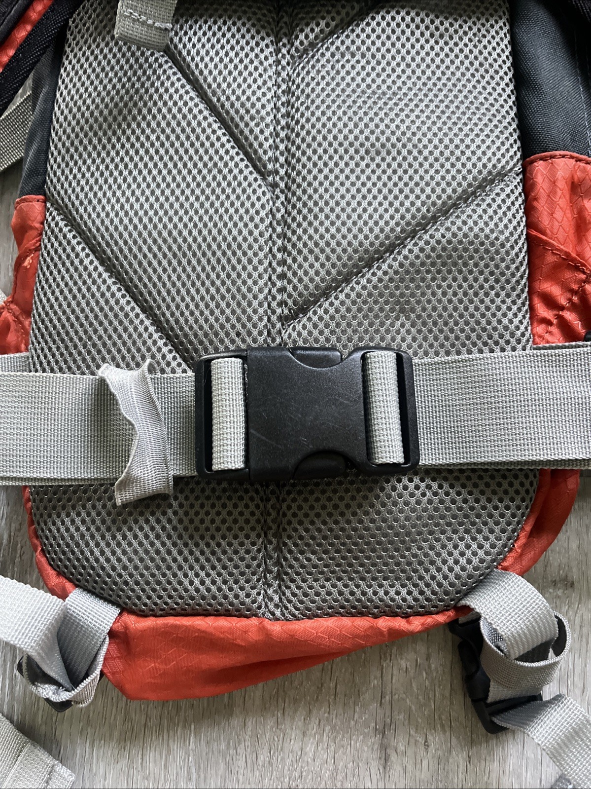 Bass Pro Shops XPS 2 L 68 Oz Rip-Stop Hydration Backpack + Bladder ORANGE BLACK