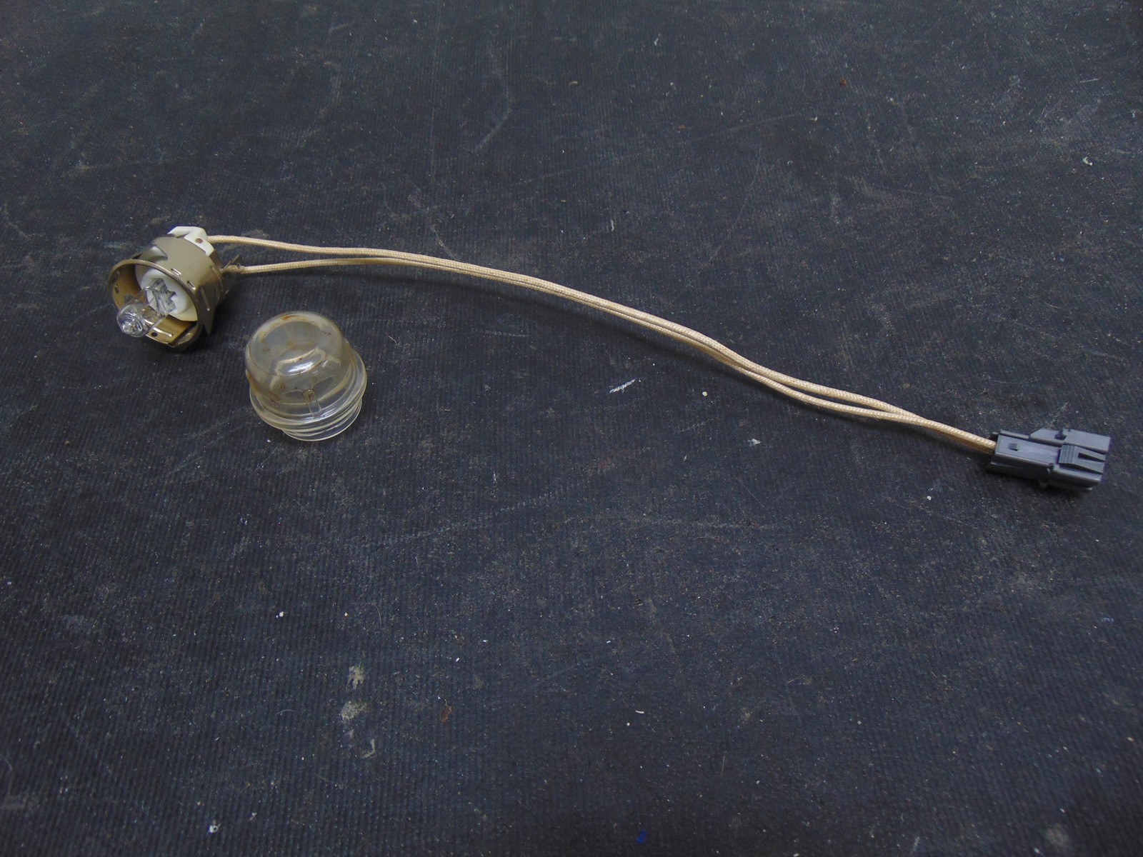Frigidaire Range FCRE3083ASC Light Assembly