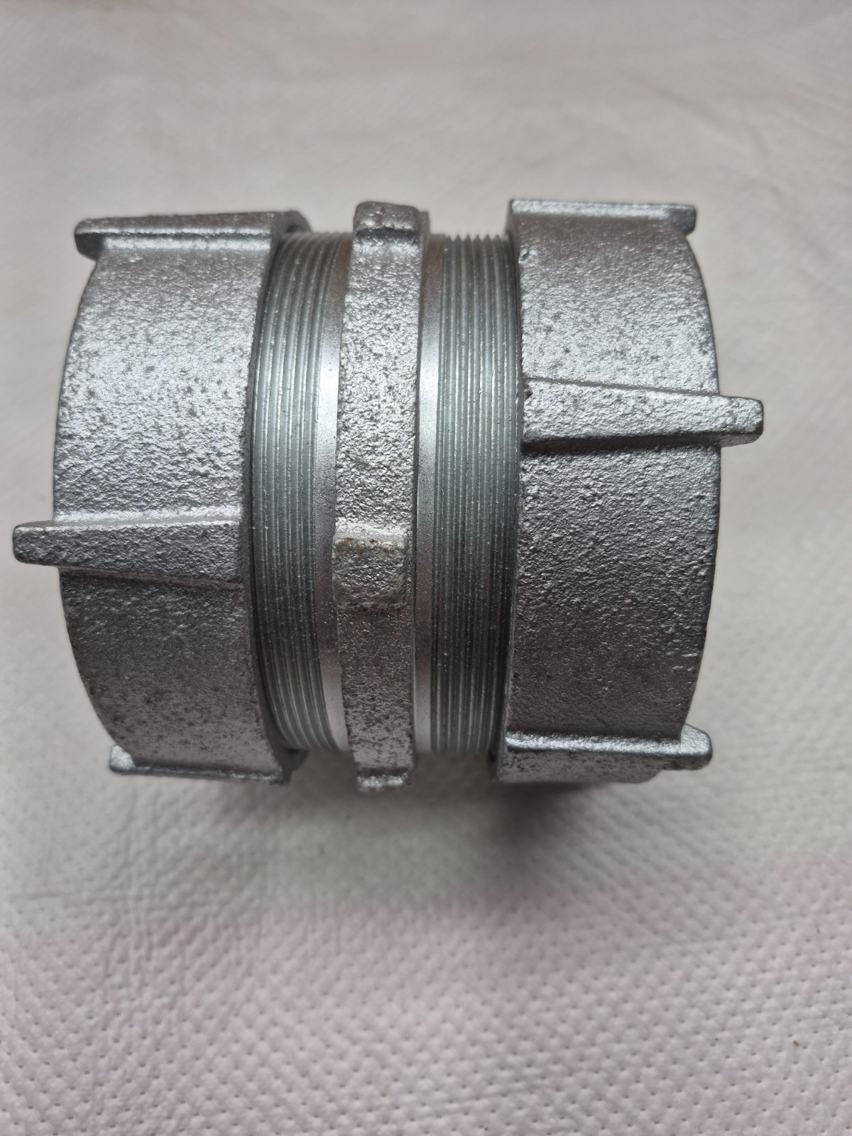 SOUTHWIRE MNT-2769, 4" Rigid/IMC Threadless Compression Conduit Coupling
