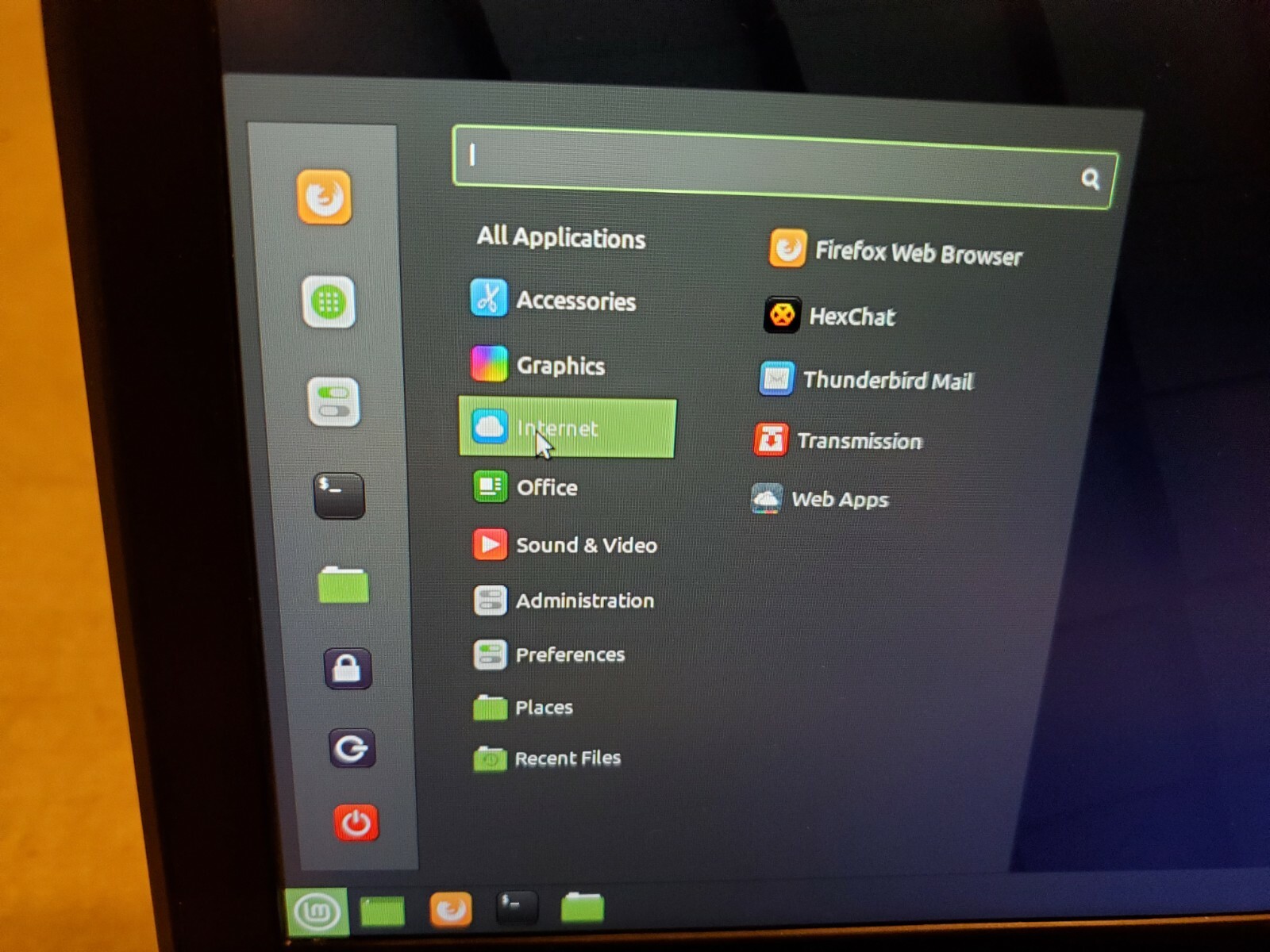 Linux Mint 20.2 Cinnamon x64 Bootable on 4G USB Stick!