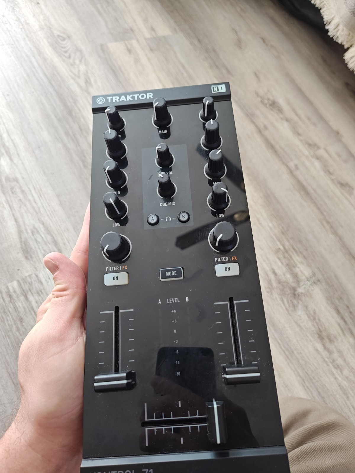 Native Instruments Traktor Kontrol Z1 DJ Mixing Interface - Black (22180)