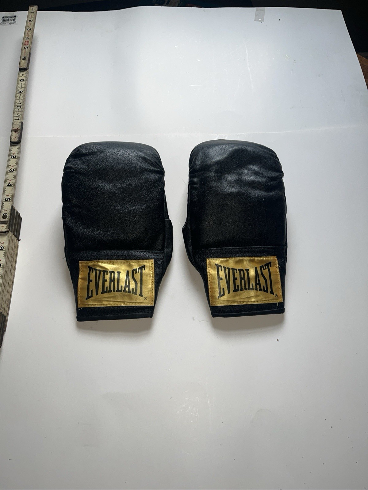 Everlast Boxing Gloves S/M Preowned Excellent Condition