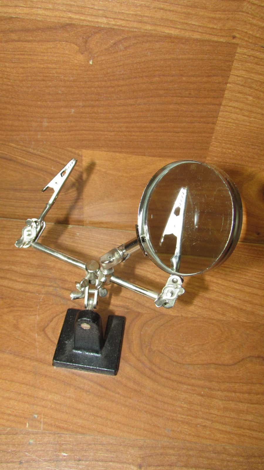 Vintage Fly Fishing Lure/Jewelry/ Craft Magnifying Glass Stand Alligator Clips
