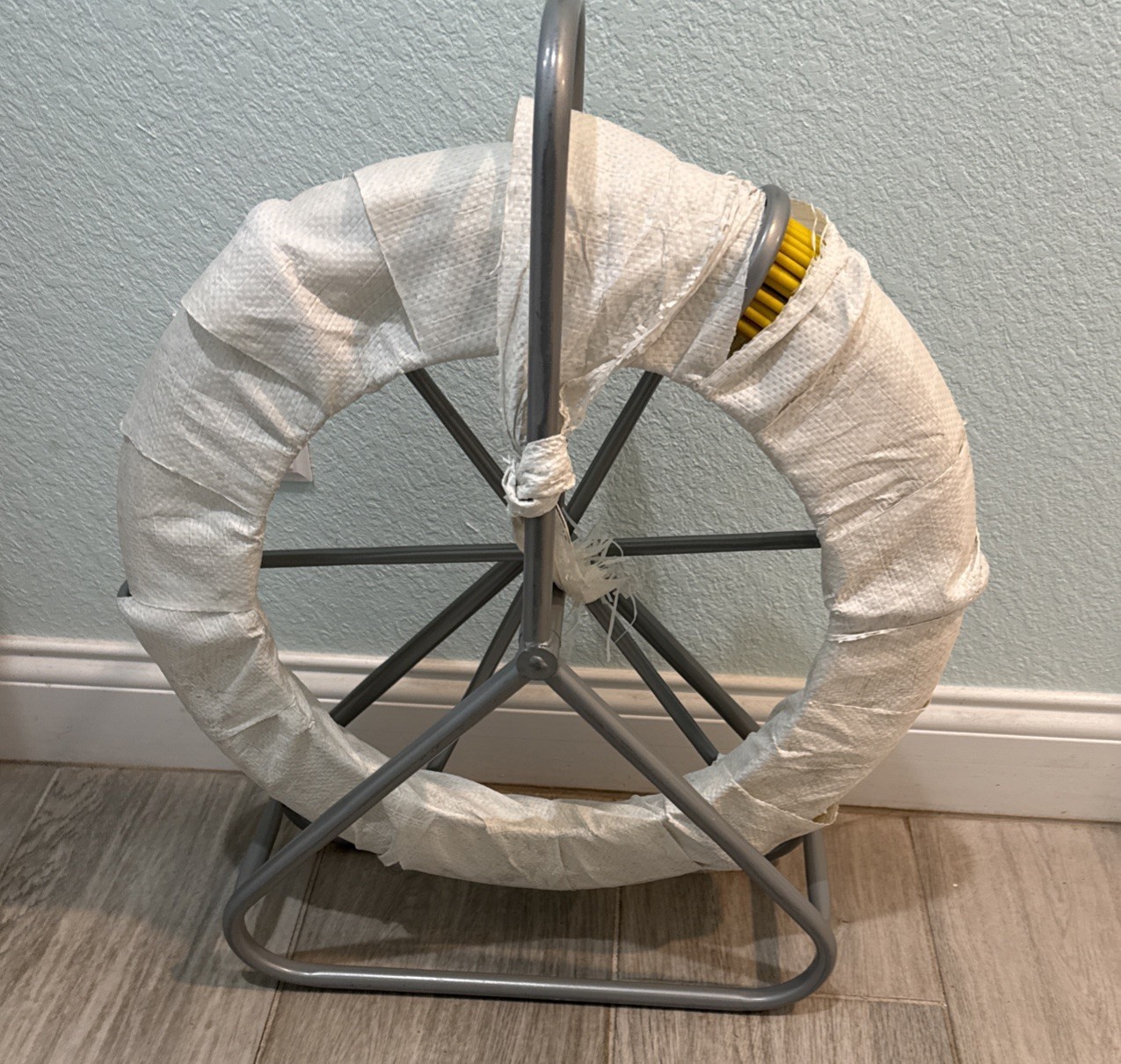 Fish Tape Fiberglass 425 FT 6 MM 1/4 in Wire Puller Duct Rodder with Stand