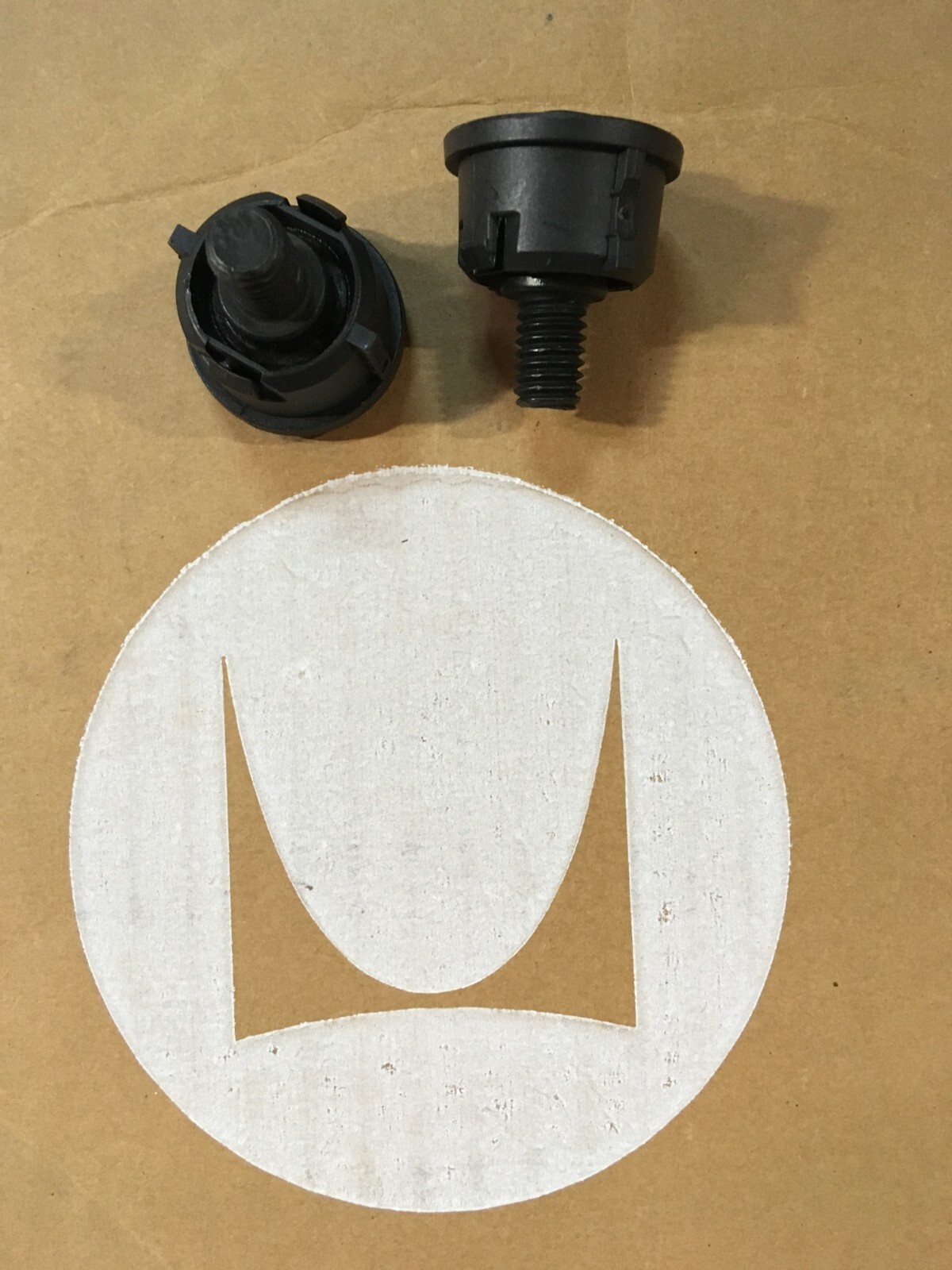 Herman Miller Aeron Chair Seat Bolt Hip pivot bearing part screw UAE00M-BK Set