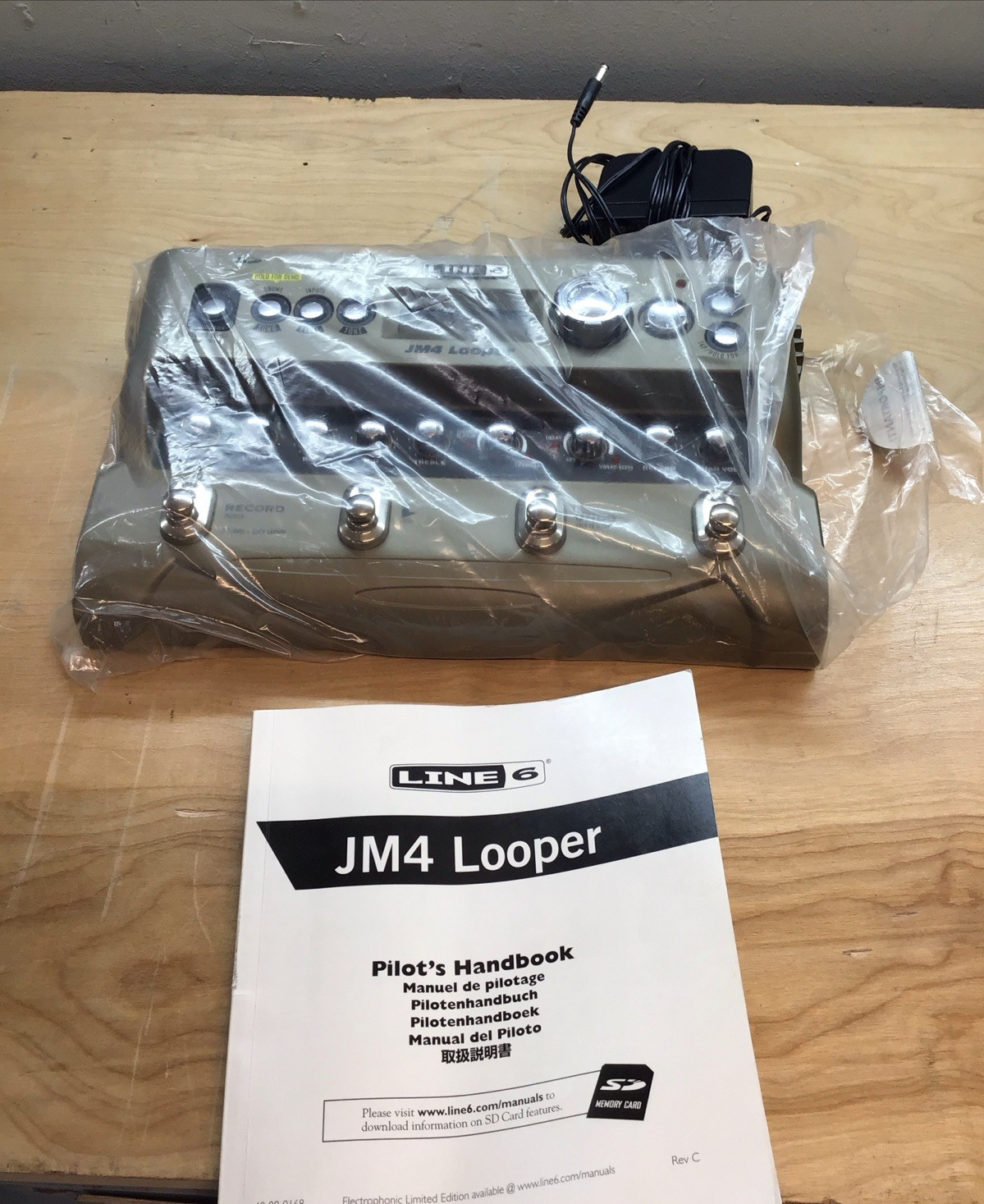 Line 6 JM4 Looper Guitar Effects Pedal Looping Station Phrase Sampler Powers ON