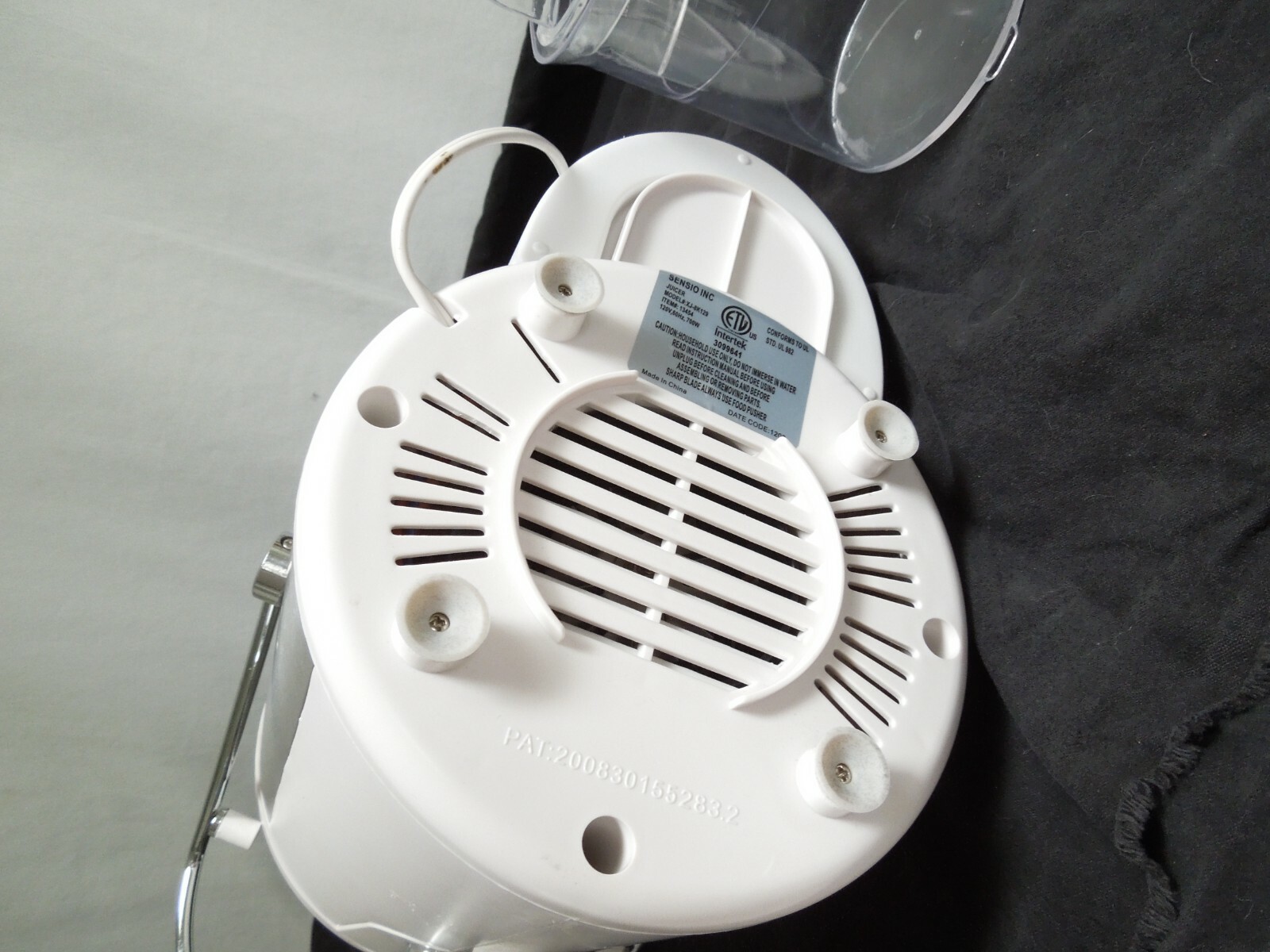 Bella High Power Juice Extractor Model XJ-BK129 White with All Attachments