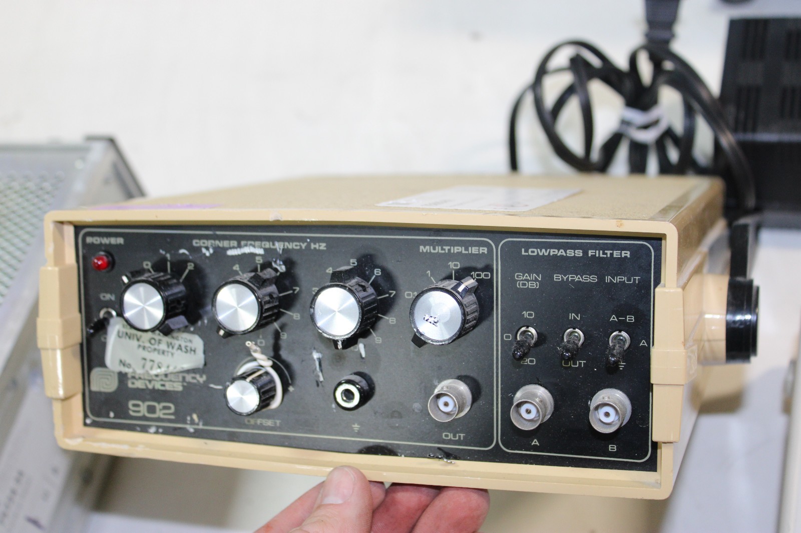 Frequency Devices 902   Filter amplifier