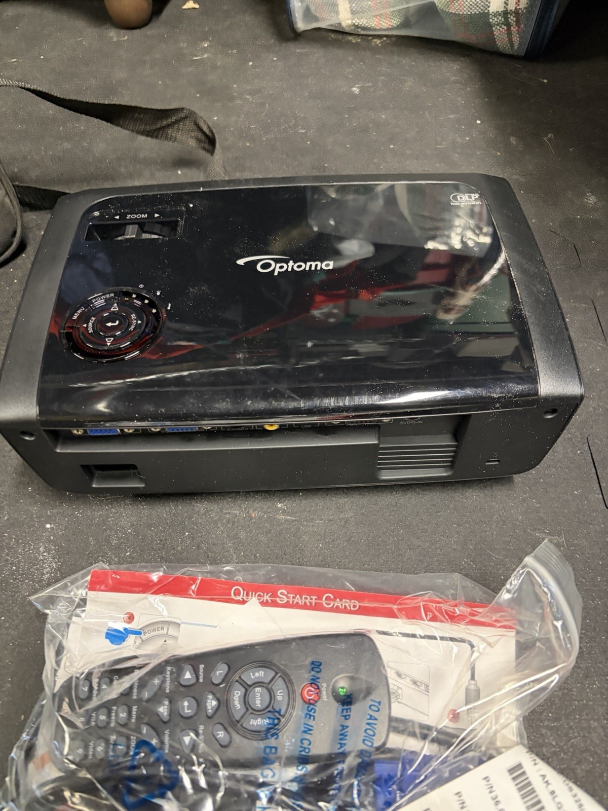 Optoma DS326 DLP Desktop Projector with Remote, Power Cable, Carry Case