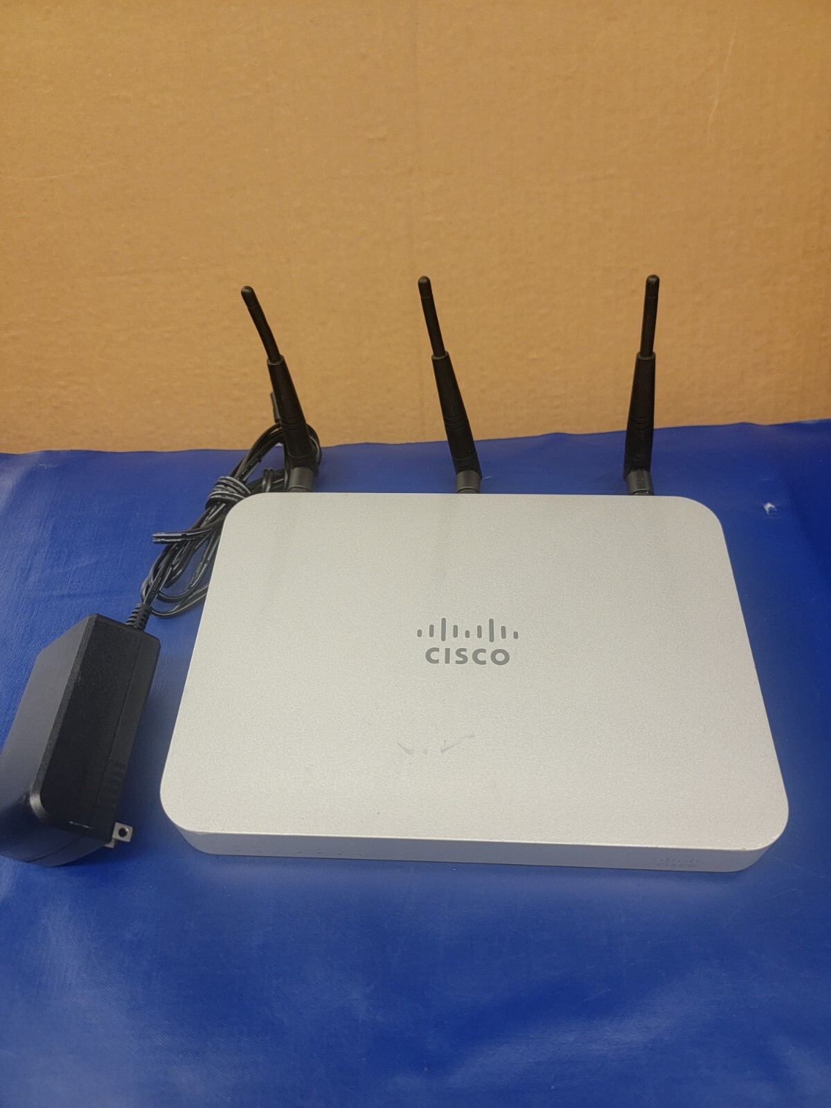 Cisco Meraki MX60W five-port router. Fast Shipping!