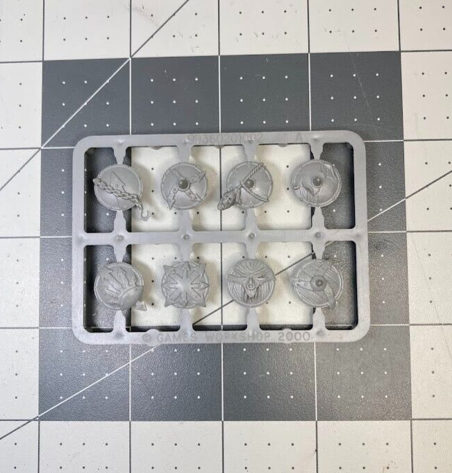 Vintage Warhammer CHAOS MARAUDER SHIELD Sprue middlehammer 2000 GW AOS TOW BL25