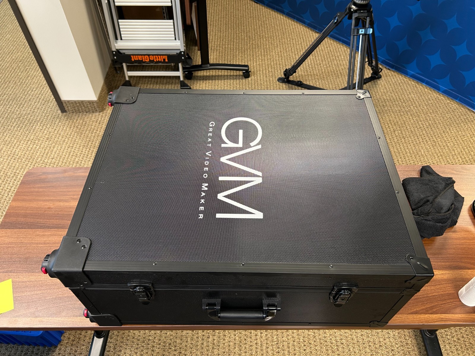 Gvm Teleprompter Travel Kit With 18.5 Android All In One Monitor And Flight Case