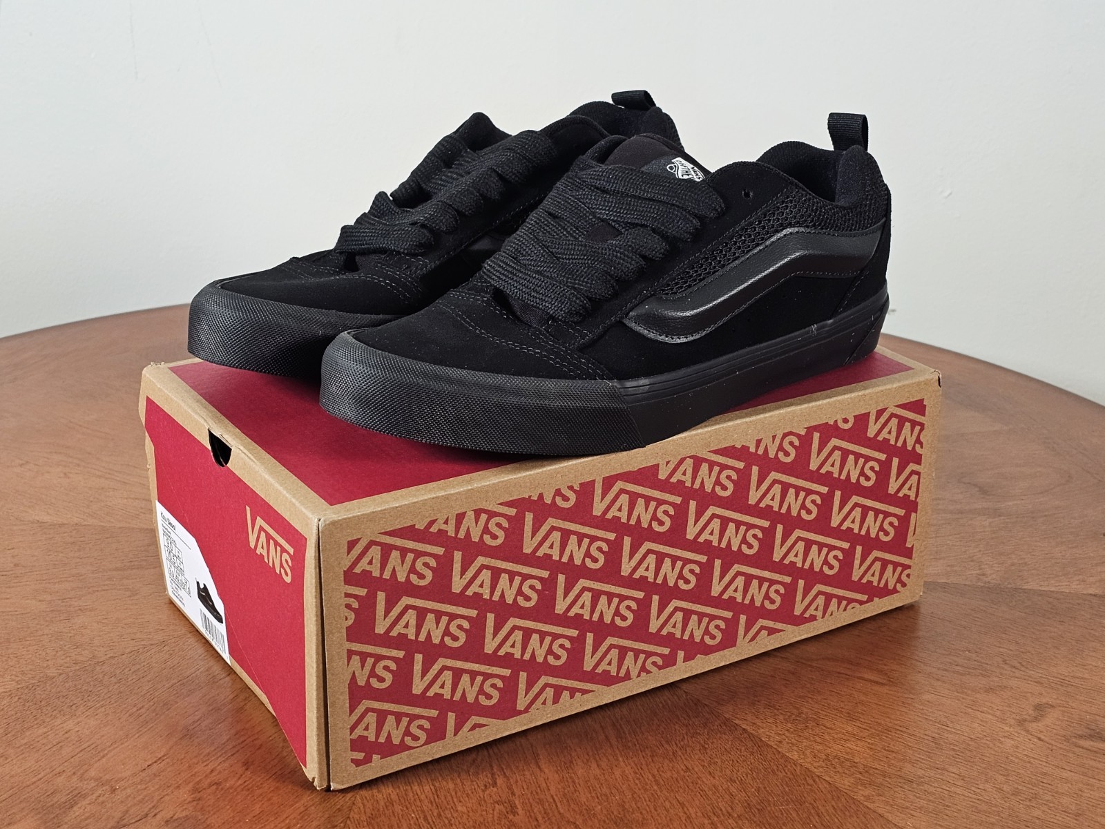 VANS Unisex Knu Skool Skate Shoes Black VN0009QCBKA- Size 9 Men/10.5 Women's