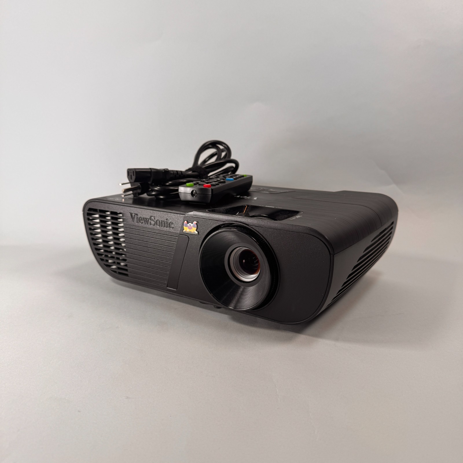 Viewsonic PJD5155 VS15873 SVGA DLP Projector + Remote + cables + only 77 HRS!