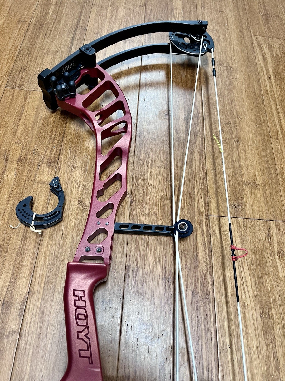 Hoyt Altus 35 HBT Gen 3 50-60# 22.75-26.5” 1.1 & 1.2 Mods Competition Red