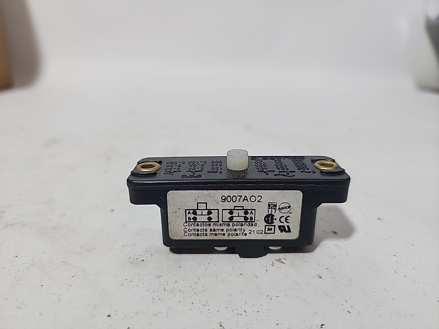SCHNEIDER ELECTRIC 9007-AO-2