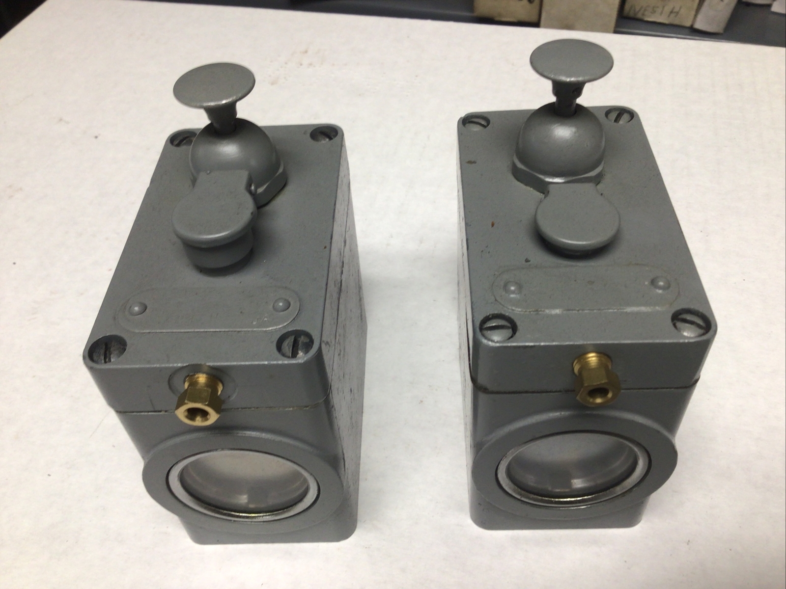 2 Manual Lubicators