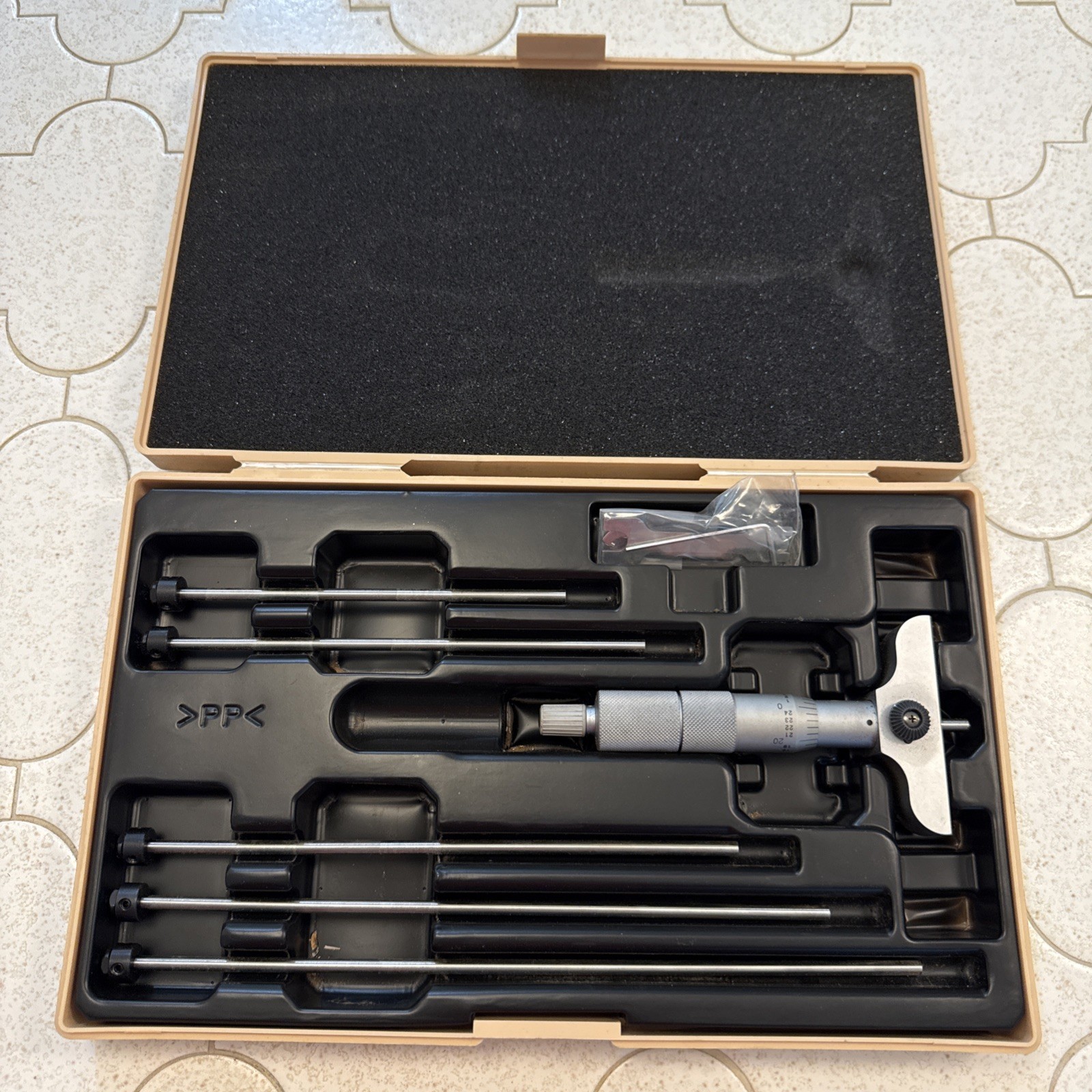 Mitutoyo 129-128 Depth Micrometer Set 2.5–6" .001" w/ Rods Case Made Japan