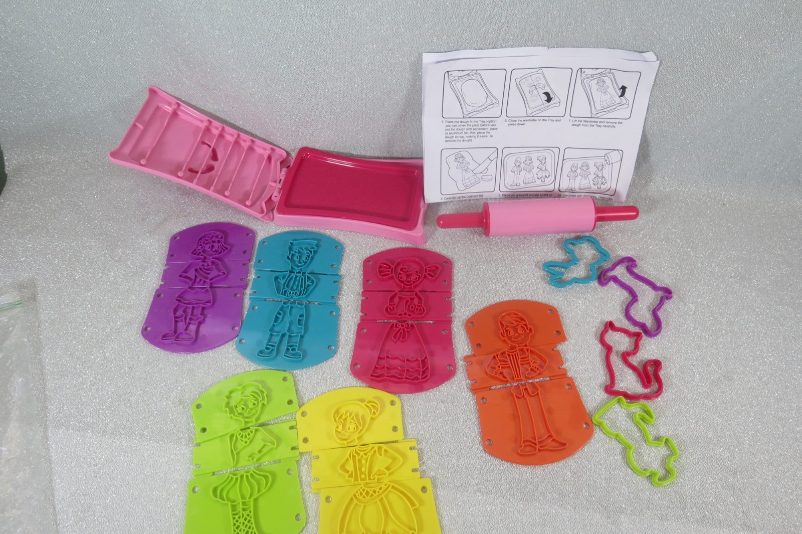Play-Doh Stamp n Shape Toolkit Cookie Cutter Molder Shaper Modelling