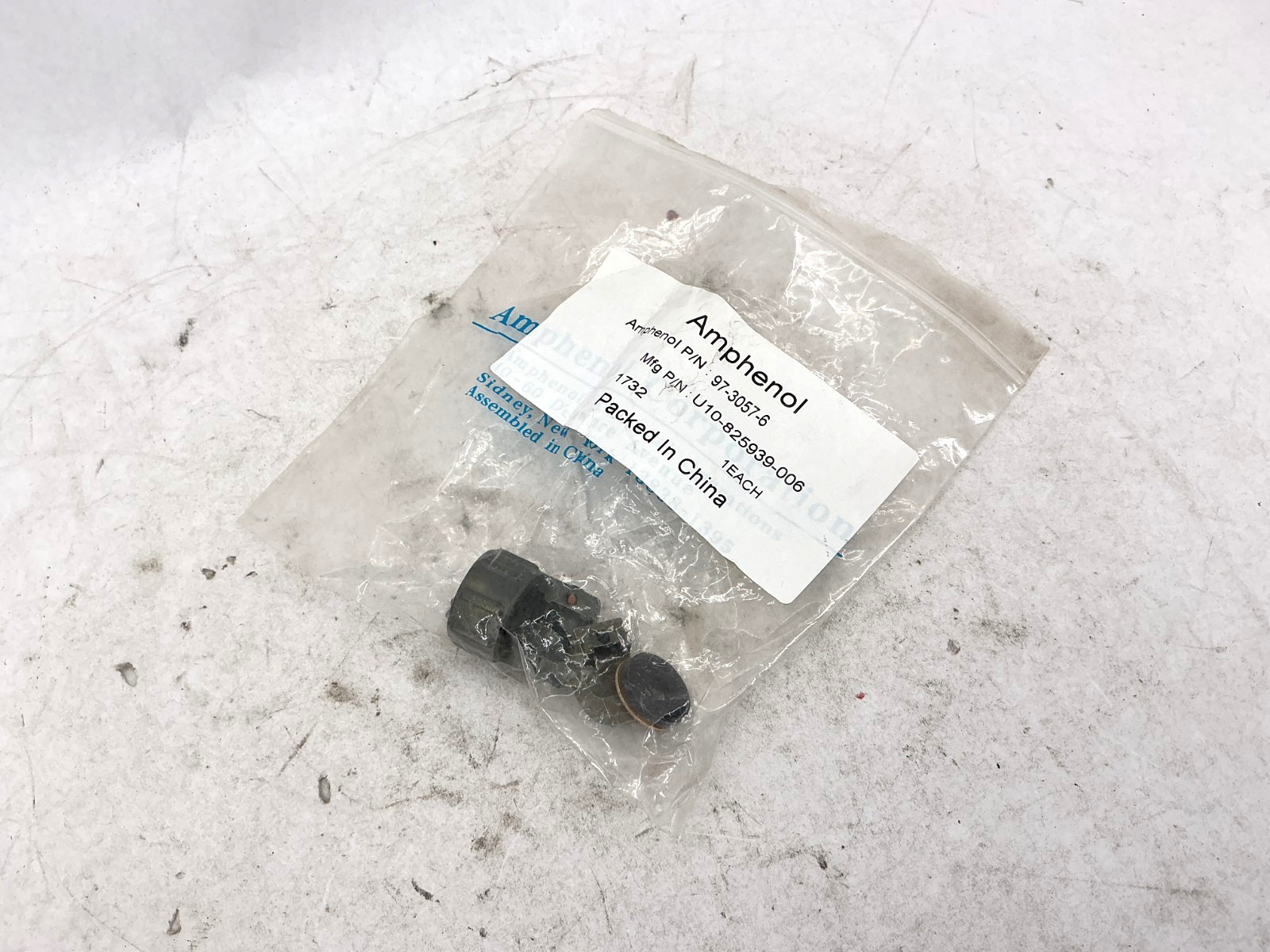 Lot of 2 New 97-3057-6 Cable Clamp Connector U10-825939-006