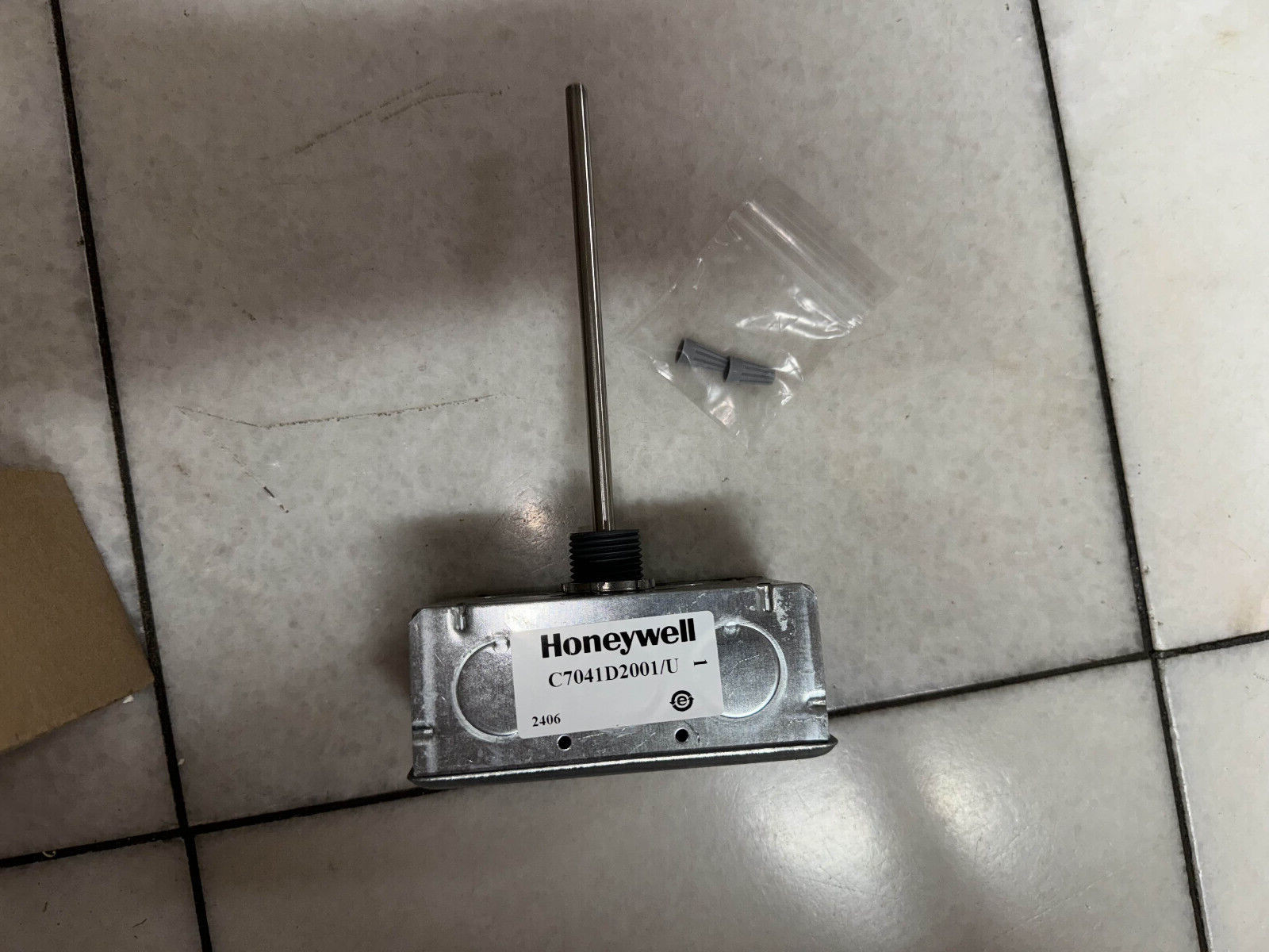 (Brand New) Honeywell C7041D2001/U Temp Sensor