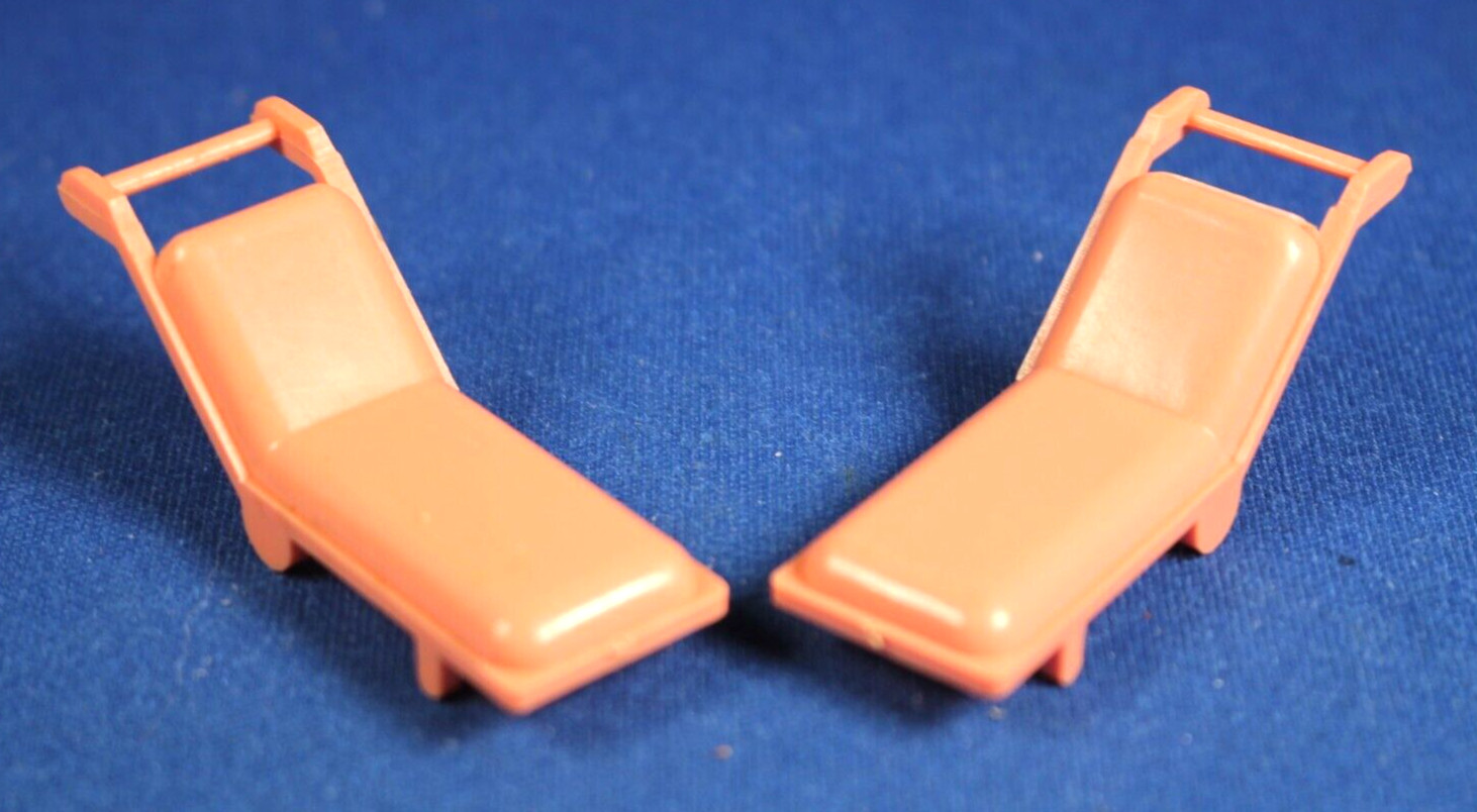 O - Plasticville - #1406-79 Playground Outdoor Furniture - 2 Chase lounges