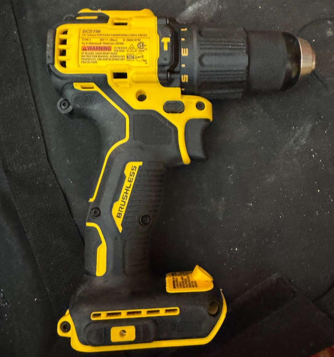DEWALT 1/2-in 20-volt max Variable Speed Brushless Cordless Hammer Drill