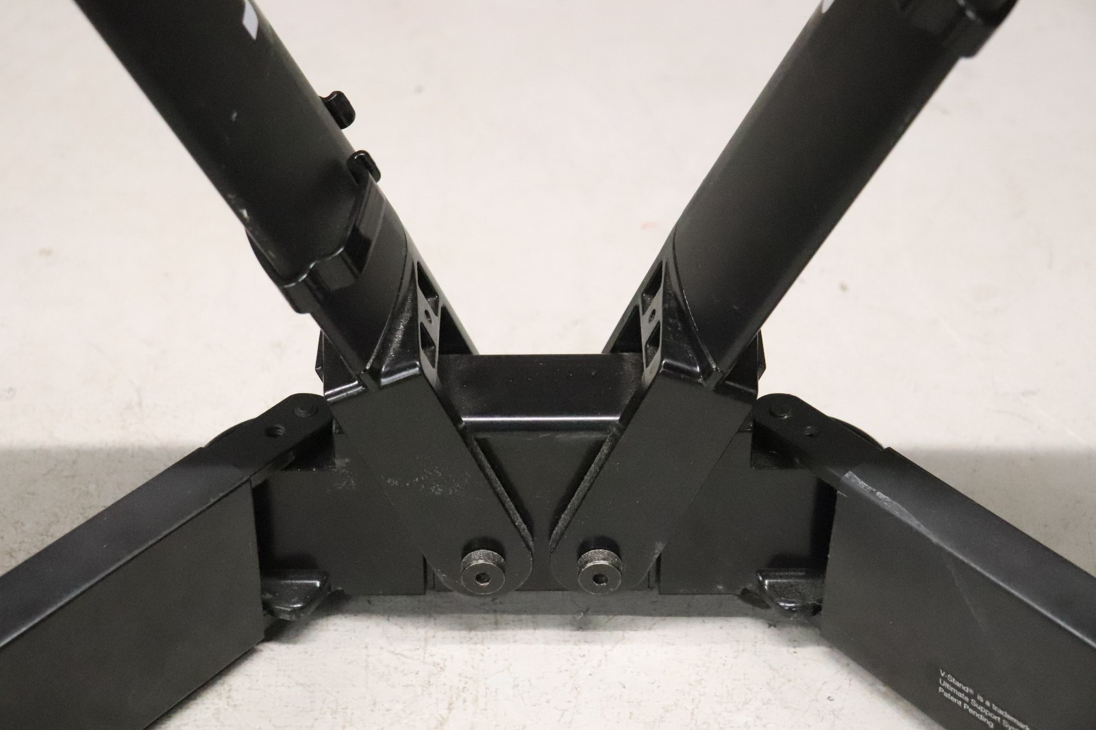 Ultimate Support V-Stand Pro V-Style Keyboard Stand Black