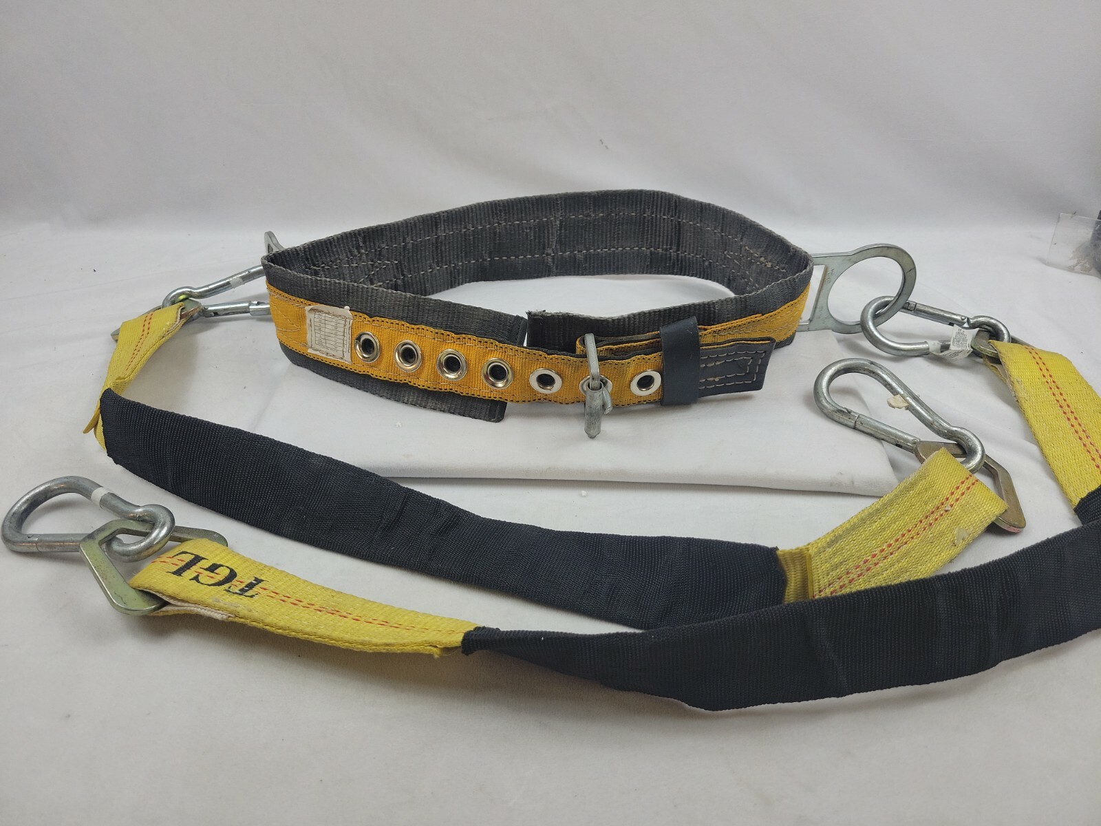 Miller By Honeywell Belt- Model T3320/LAF. 1 Belt 2 Straps 4 Campbell Carabiners