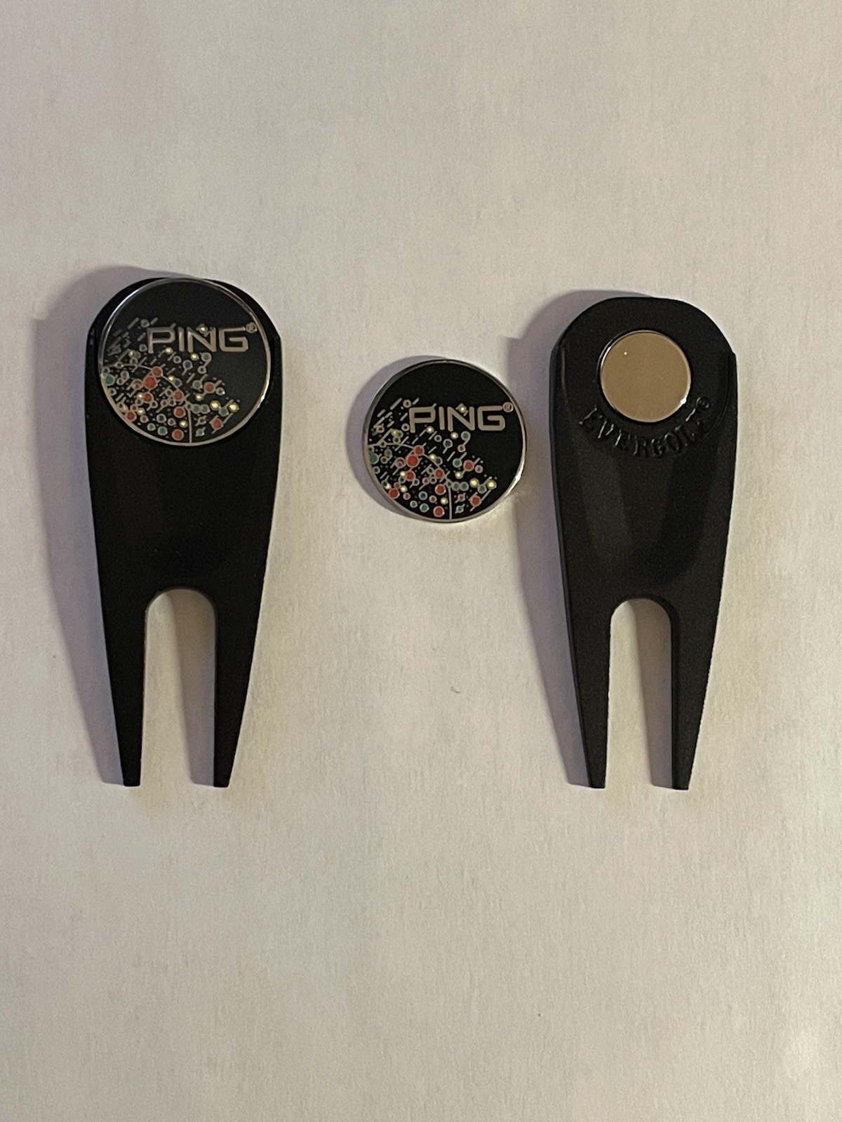 (1) PING Multi-Colored Enamel Dot 1" Coin Golf Marker & Pocket Divot Tool