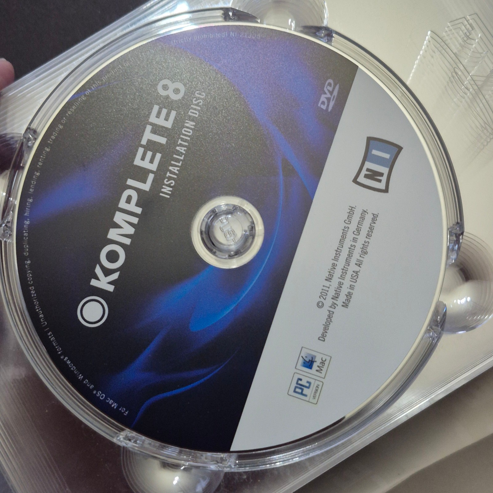 The Komplete 8 Instruments & Effects Collection Discs 27 INSTRUMENTS 110 GB