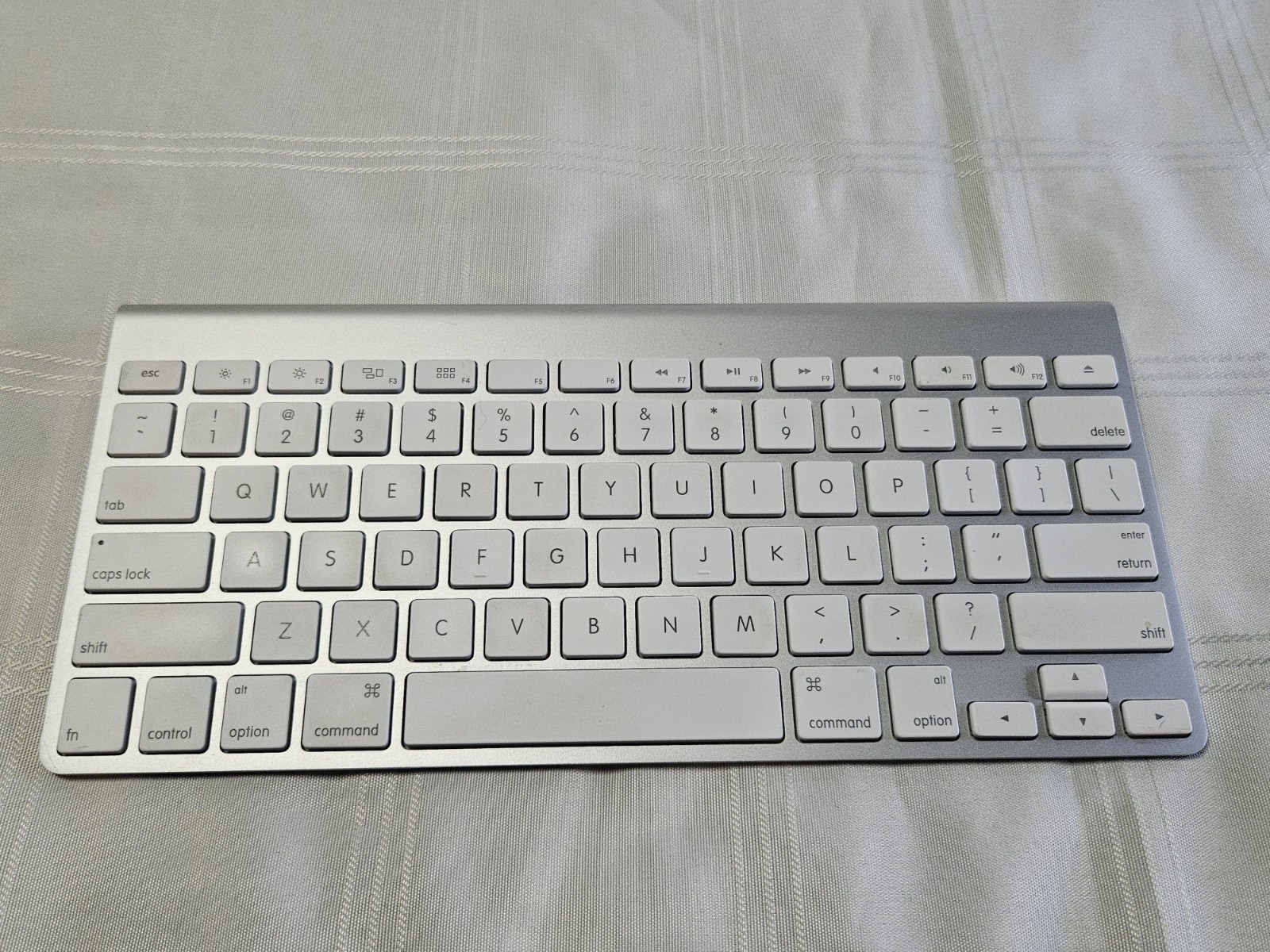 Apple A1314 Wireless Keyboard - MC184LL/B FREE SHIPPING!