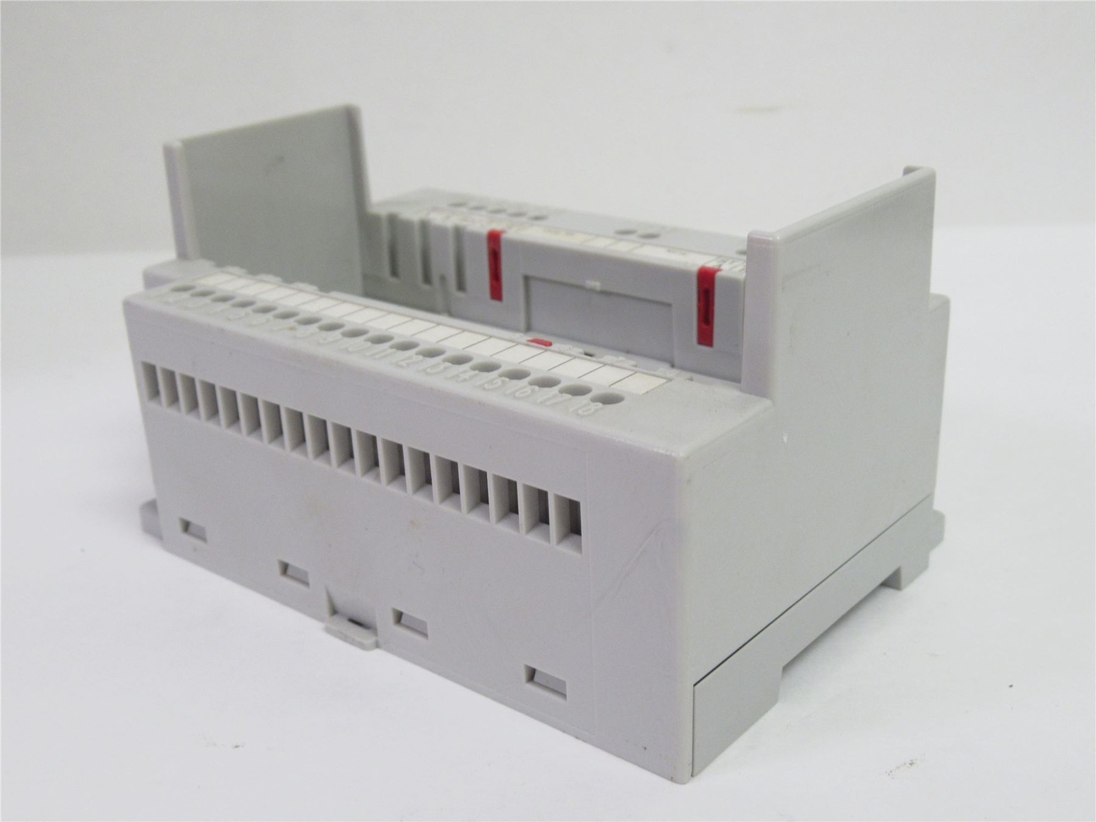 230868 New-No Box; SixTrak ST-AO-2OM-08FB Analog Ouput Base Module
