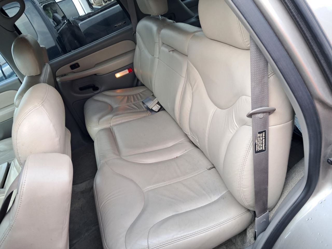YUKON 2000 Glove Box 4779662