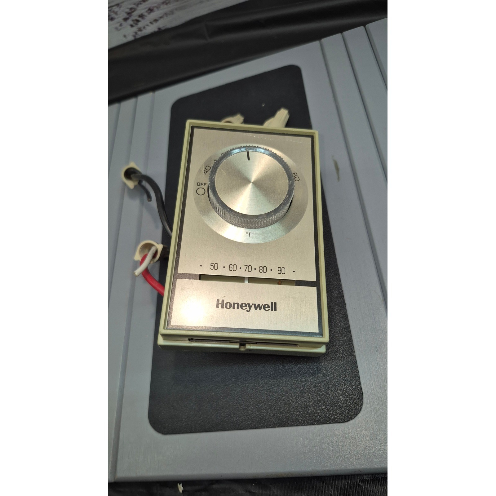 Honeywell Vintage Manual Dial Thermostat Analog Wall Mount Gold Faceplate 40-90F
