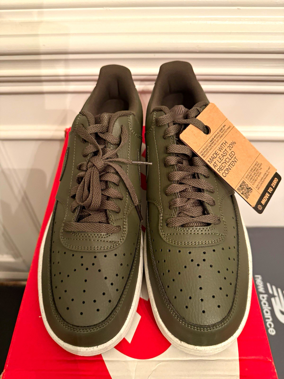 Nike Men’s Green Solid Lace-Up Low Top Athletic Sneakers Rubber Outsole