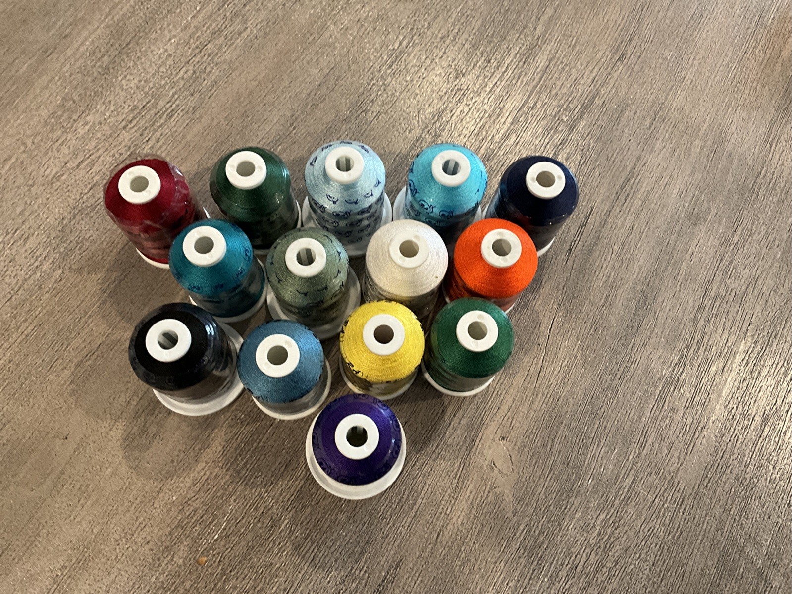 ROBISON ANTON 40 Wt EMB THREAD 14 Spools Includes Black & White 1100 Yds RAYON