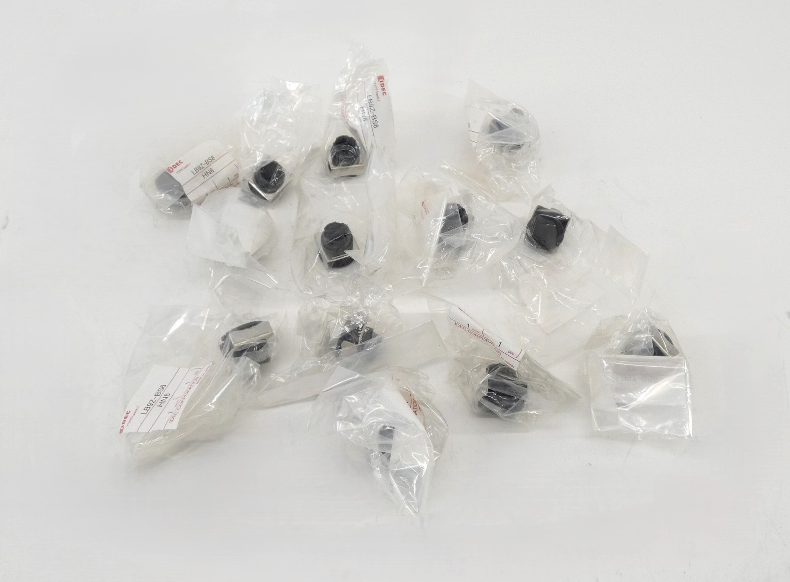 *Lot of 13* IDEC LB9Z-BS6 Mounting Plug Panel Mount - NEW Surplus!