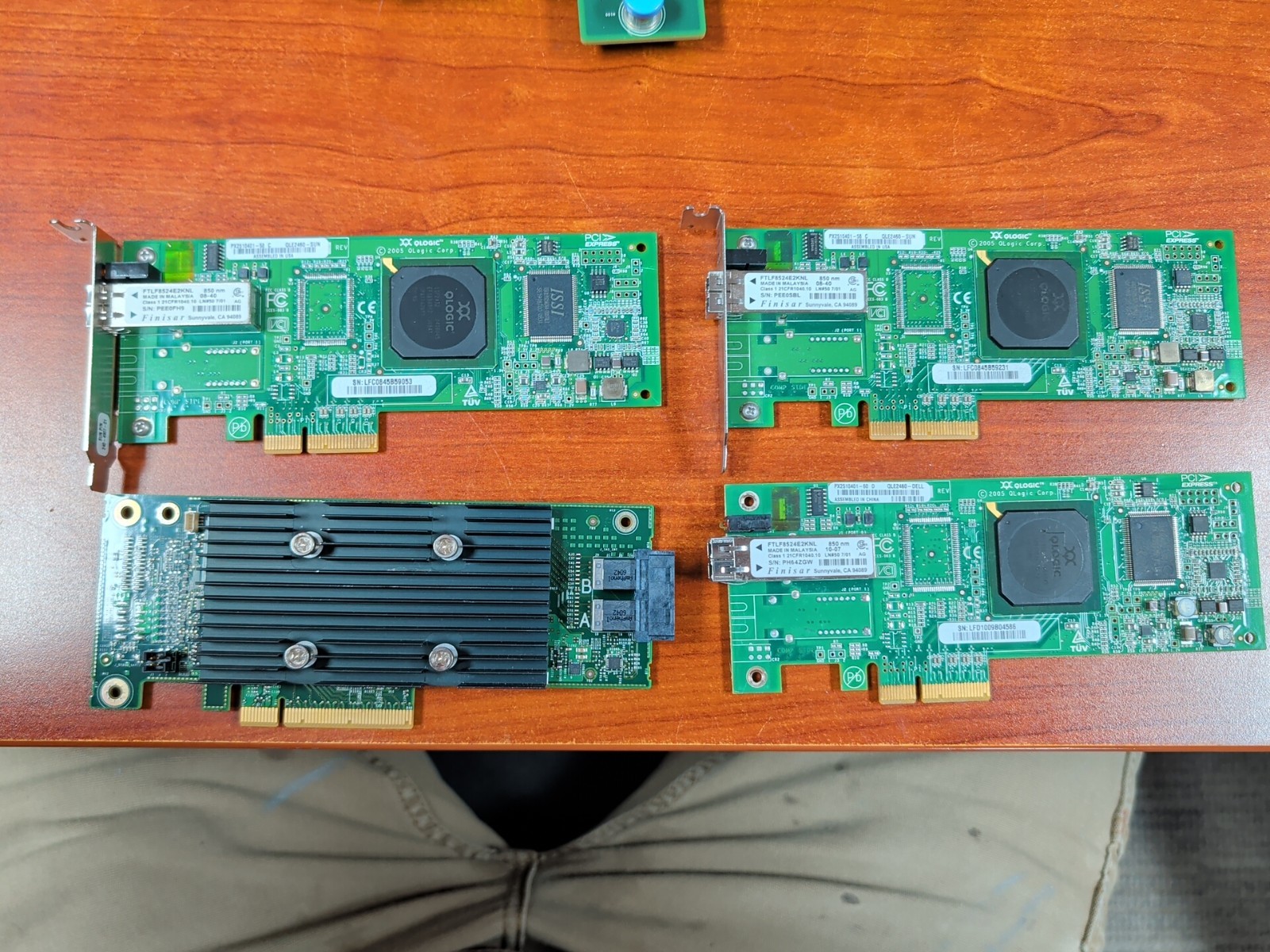 Lot Of 4 Cards 3- 375-3355-02 QLOGIC BOARD PCIE 4GB FC QLE And 1- 04y5h1