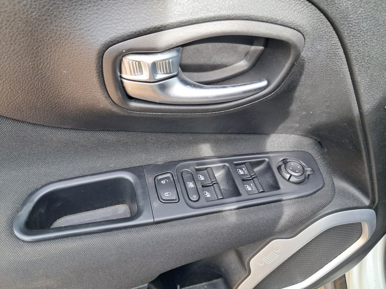 RENEGADE 2019 Glove Box 4884406