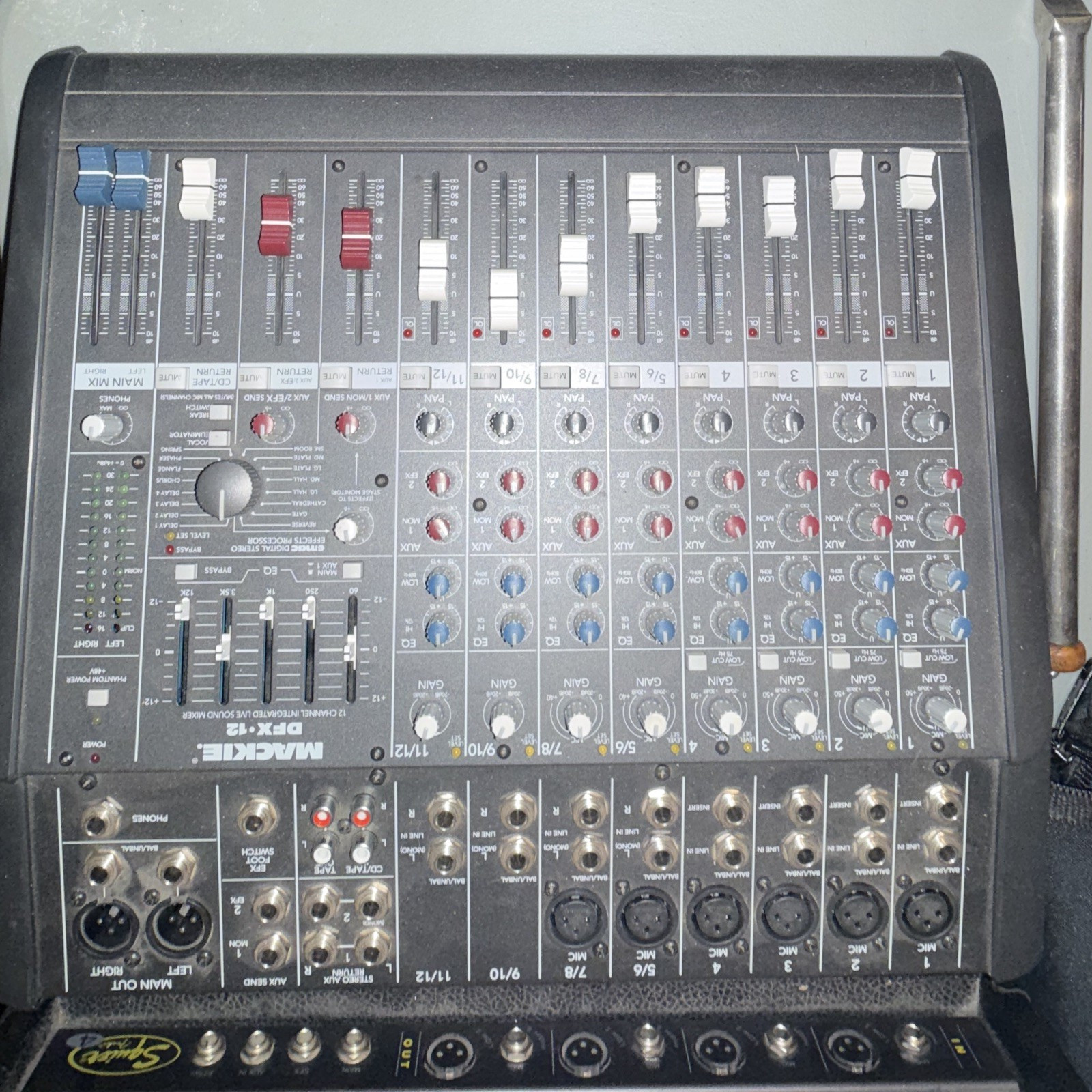 Mackie DFX-12 12-Channel Analog Mixer w/ Built-In Effects & Phantom Power