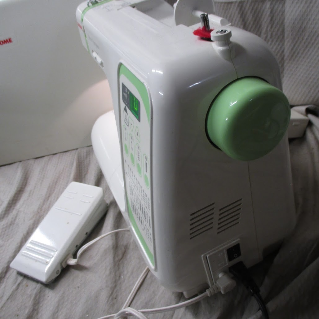 Janome Decor Computer Sewing Machine DC2007LE | Works Great - See Video