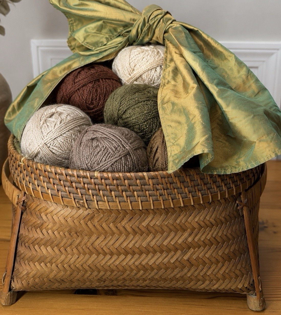 Lantern Moon Handcrafted Vietnam Bamboo Knitting Yarn Basket  Brocade Lining